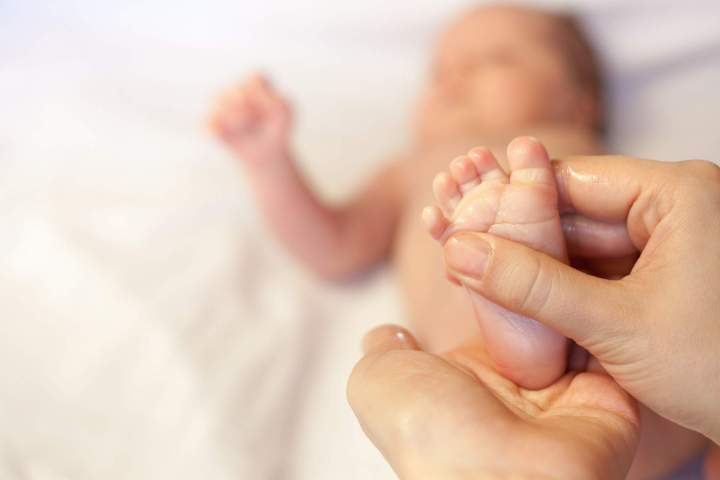 Traitement des pieds pour les bébés et les enfants en croissance